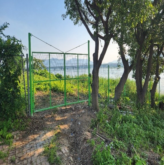 출입문B 및 메쉬헨스설치3